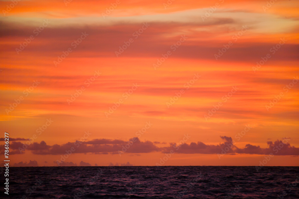Fototapeta premium Sunset sky over the ocean