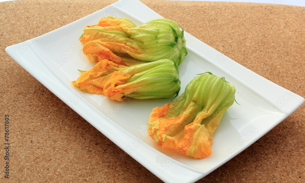 3 fleurs de courgette