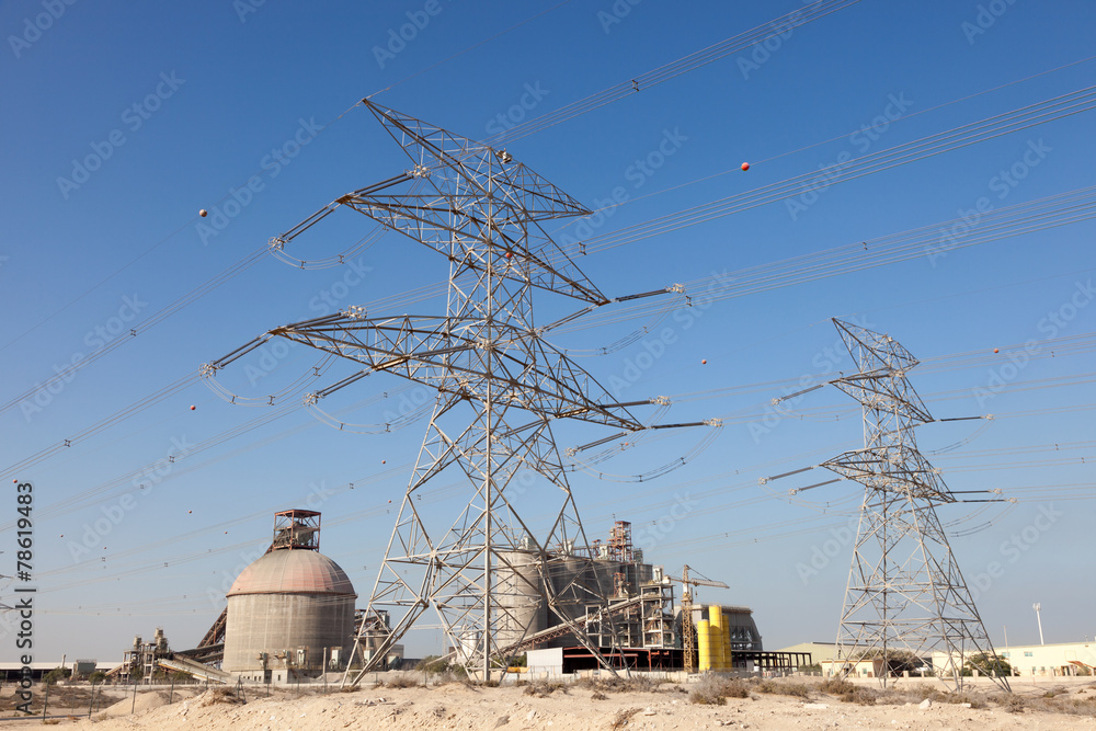 Obraz premium High voltage power line in Jebel Ali, Dubai, UAE