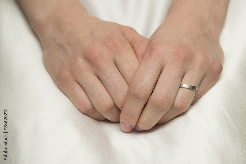 Fototapeta premium Bride you are wearing a wedding ring