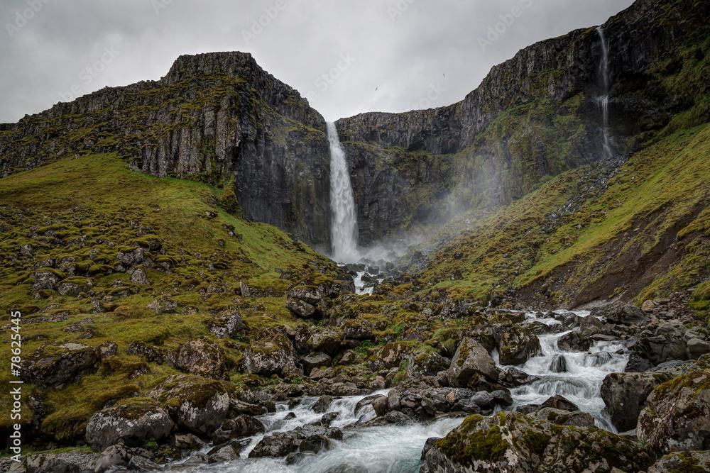 Fototapeta premium Icelandic Waterfall