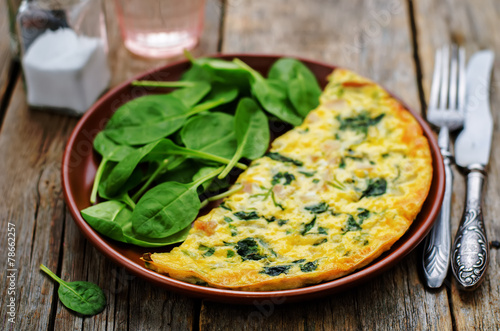 Frittata with chicken and spinach and fresh spinach