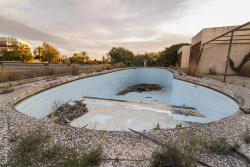 Piscina abandonada. photo