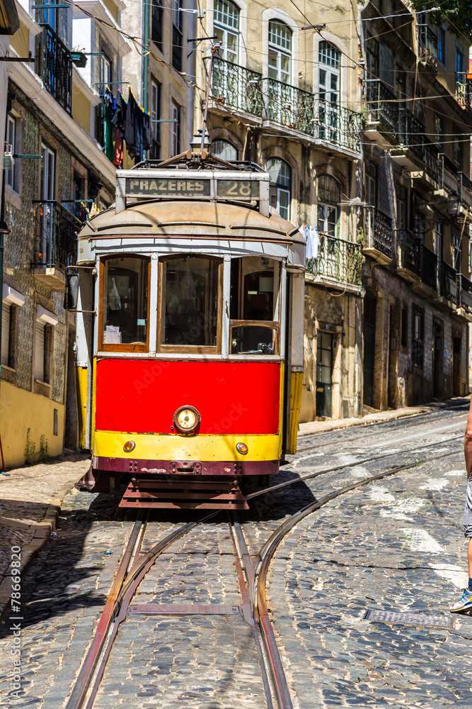 Fototapeta premium Lisbon tram