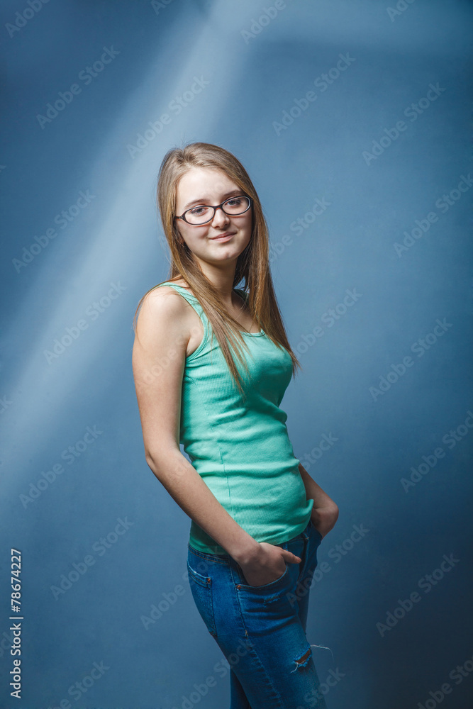 woman in jeans, a green t-shirt with glasses smitrit directly woman in jeans, a green t-shirt with glasses smitrit directly
