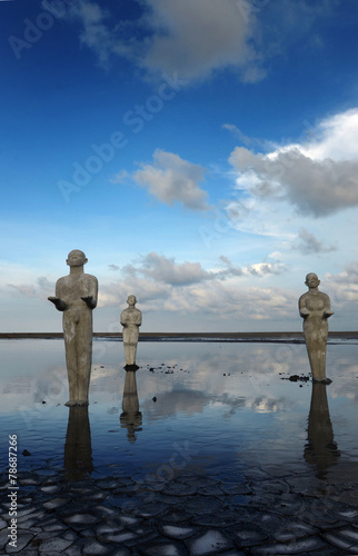 Statues by Indonesian artist Dadang Christanto photo