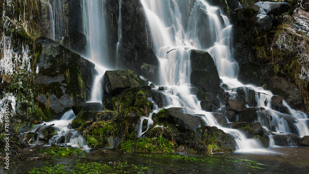 Fototapeta premium Königshütter Wasserfall im Winter