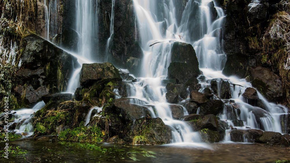Fototapeta premium Königshütter Wasserfall im Winter