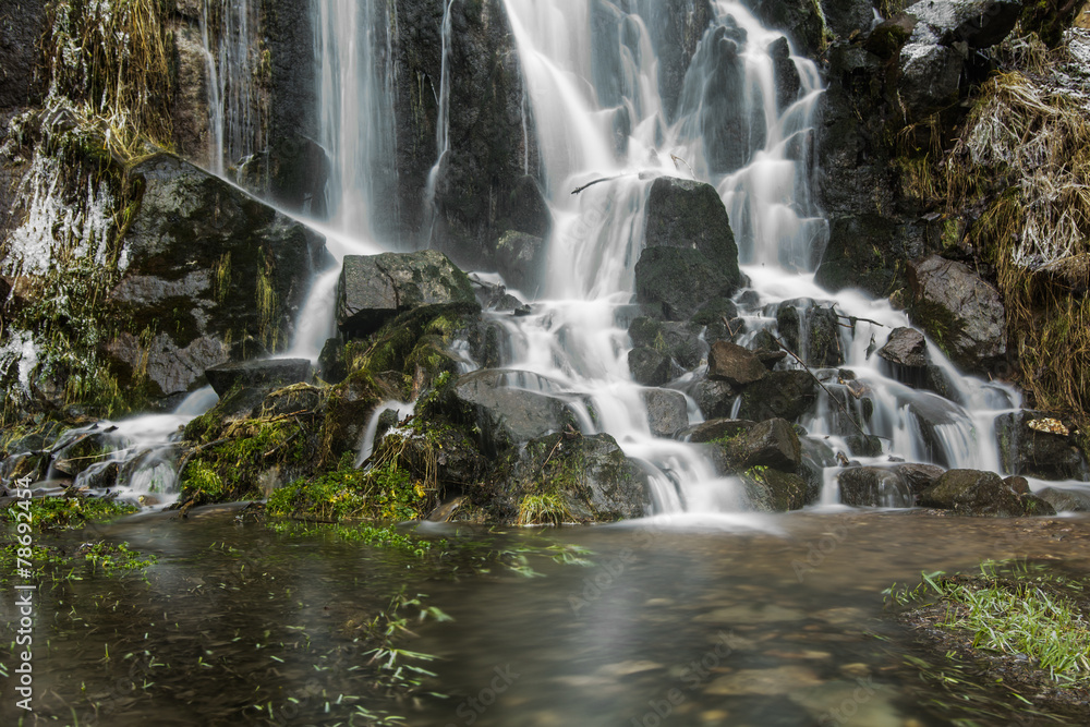 Fototapeta premium Königshütter Wasserfall im Winter