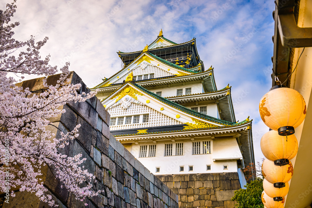 Fototapeta premium Osaka, Japonia na zamku Osak na wiosnę