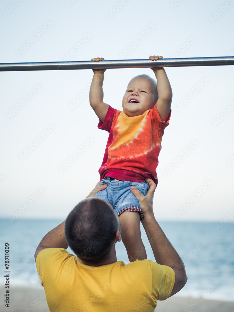 Fototapeta premium Baby hanging