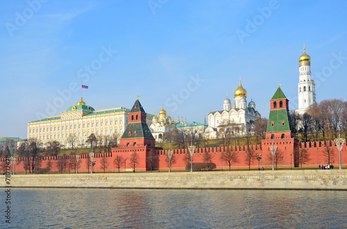 Большой Кремлевский дворец и соборы Московского Кремля
