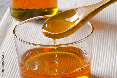 Agave syrup pouring on a glass.
