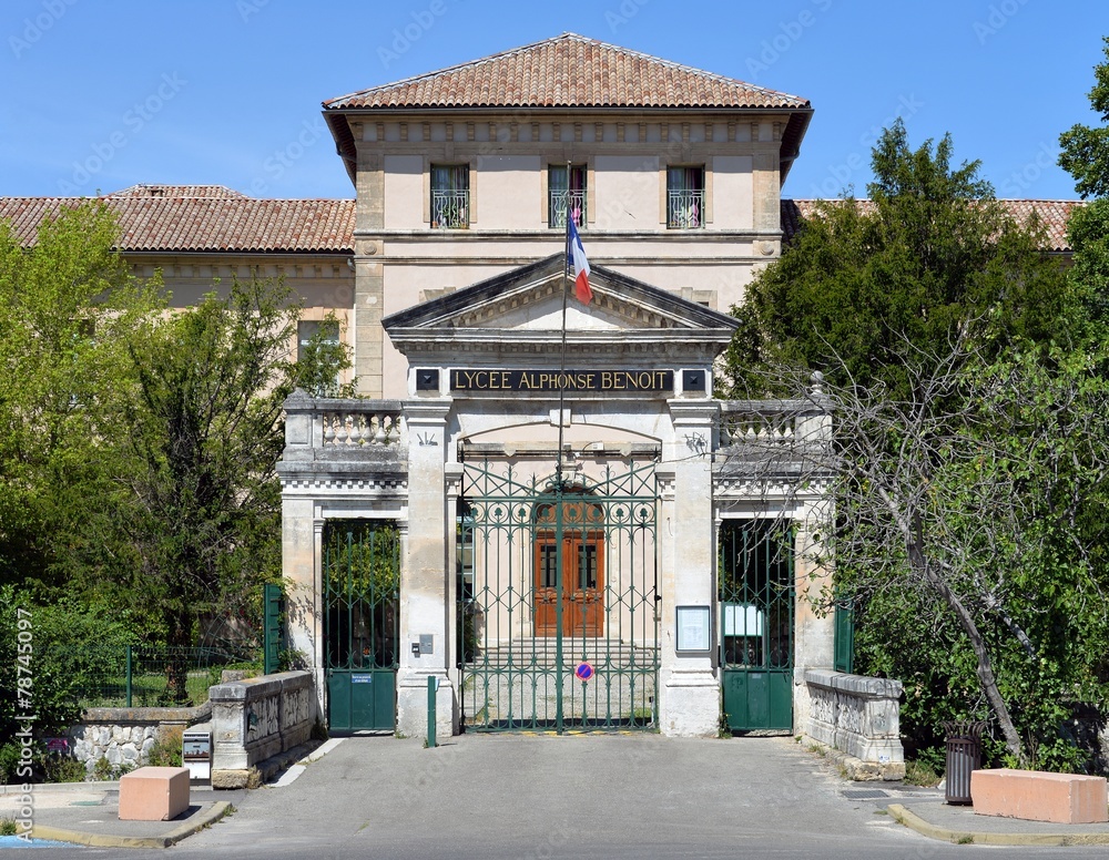 Das Lycée Benoit in L´Isle sur la sorgue