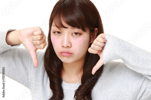 Tableau sur toile 気に入らないことがある女性