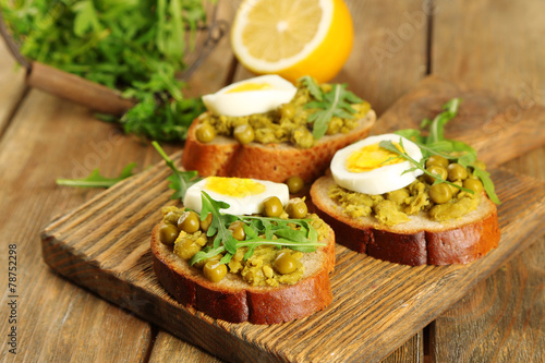 Sandwiches with green peas paste and boiled egg with herbs and