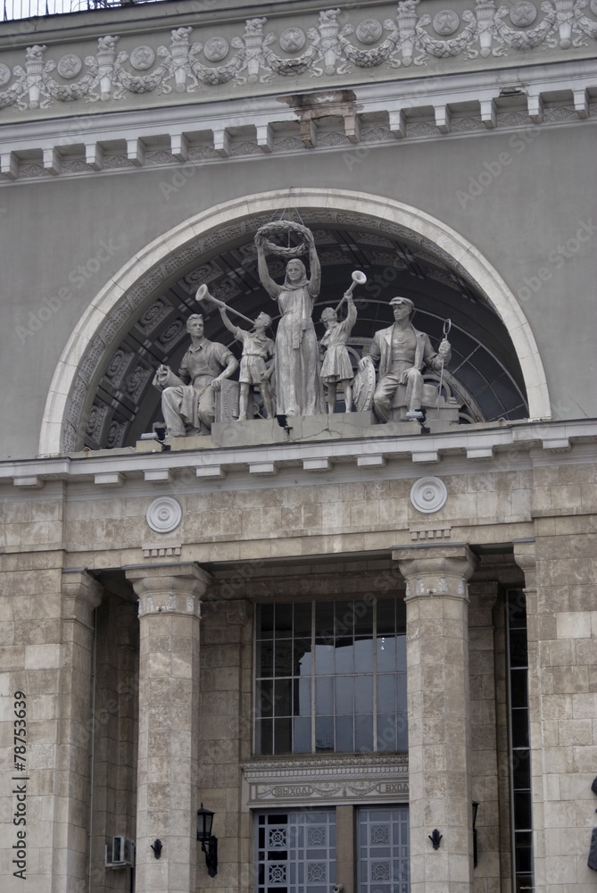 Fototapeta premium Railway station building in Volgograd decorated by sculptures