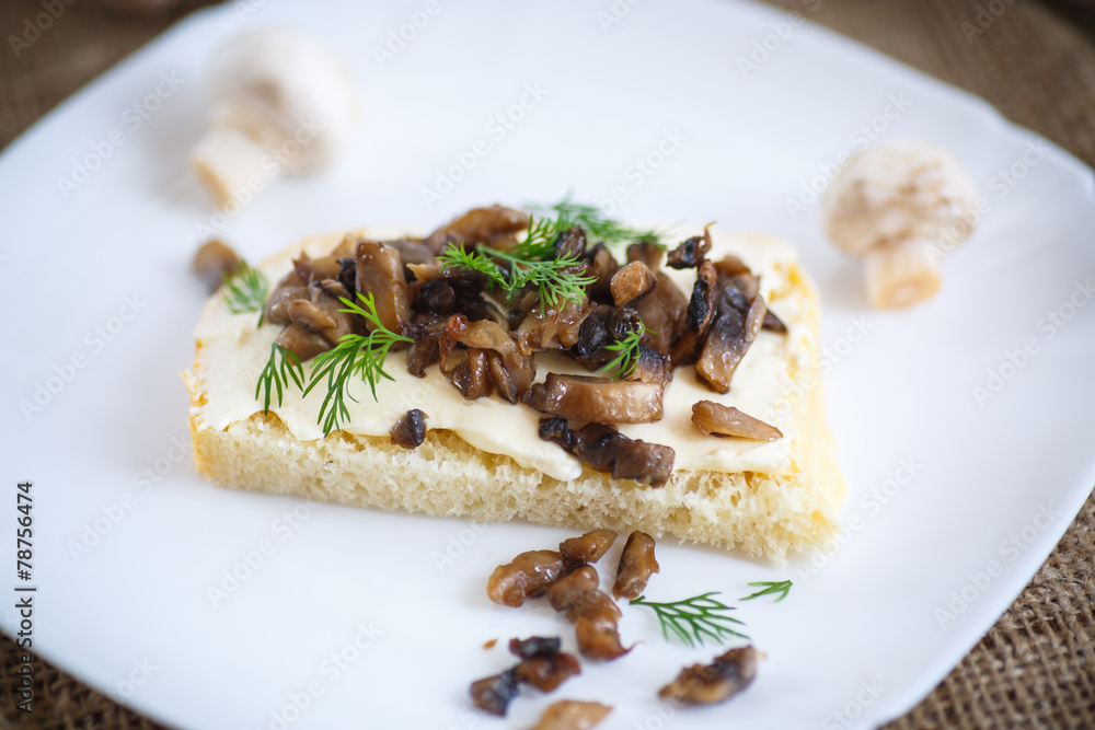 sandwich with mushrooms sandwich with mushrooms