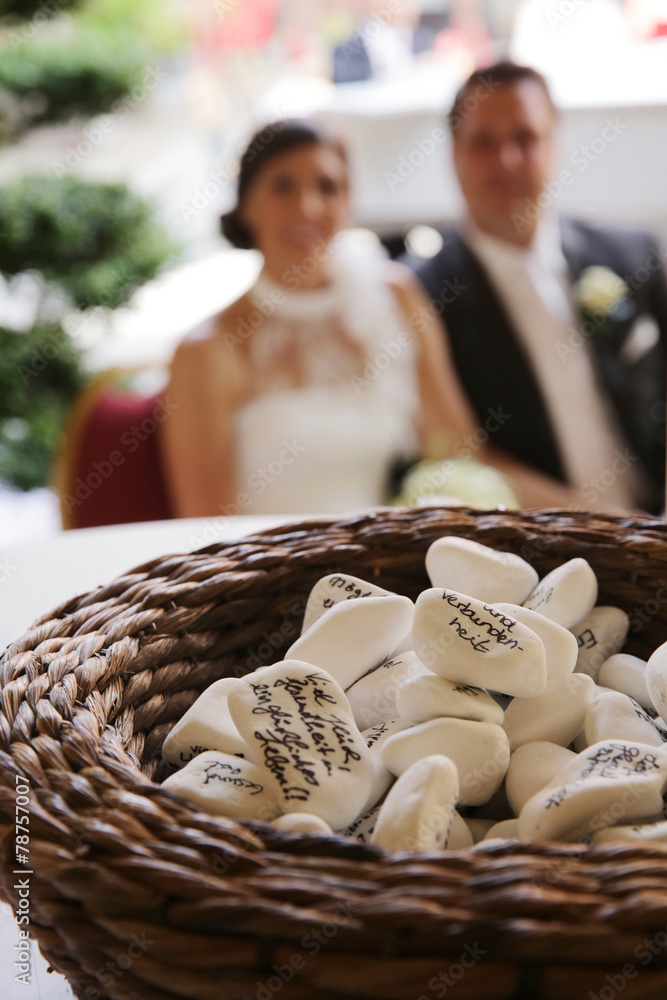 steine mit wünschen für das brautpaar StockFoto Adobe Stock