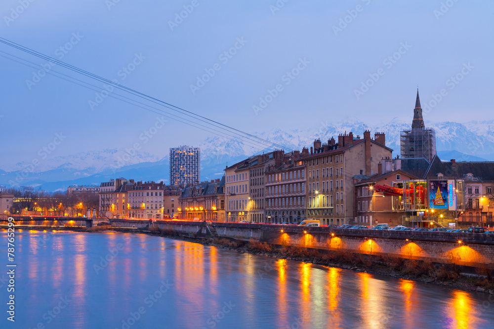 Obraz premium Grenoble am Abend, Frankreich