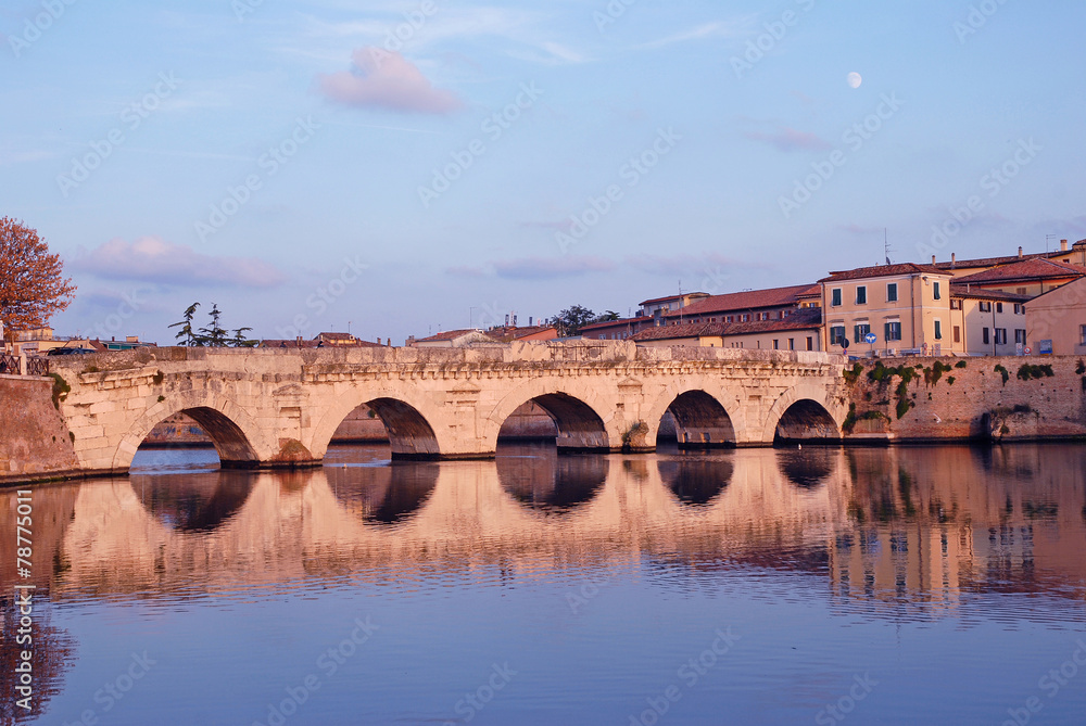 Fototapeta premium Italy, Rimini, the world famous Tiberio Roman bridge.