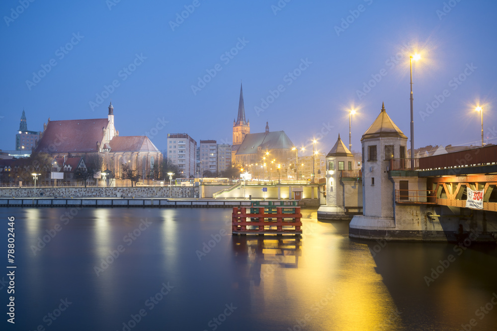 	panorama nocnego Szczecina