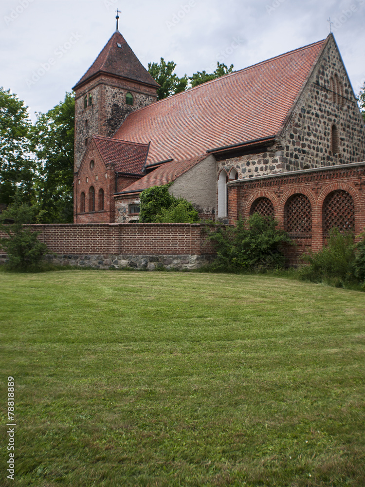 Radensleben-Dorfkirche-hoch