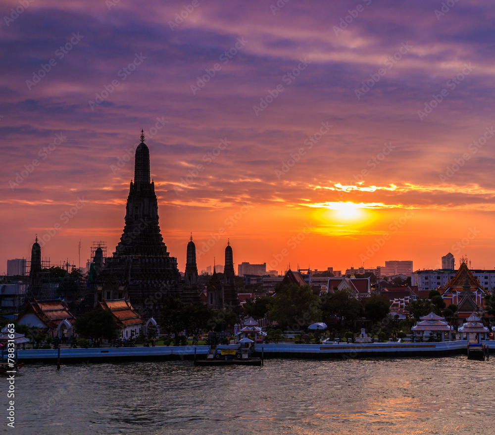 Wat Arun Ratchawararam Ratchawaramahawihan in Bangkok, Thailand Wat Arun Ratchawararam Ratchawaramahawihan in Bangkok, Thailand