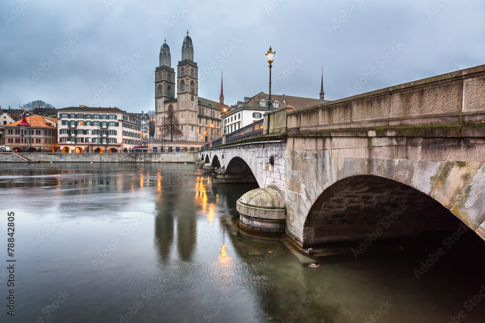 Obraz premium View on Grossmunster Church and Zurich Downtown in the Evening,