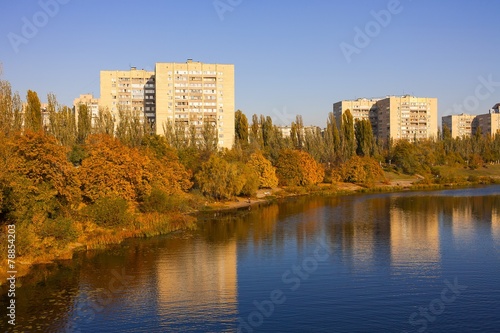 Fototapeta Naklejka Na Ścianę i Meble -  Autumn city landscape mirrored in the river 
