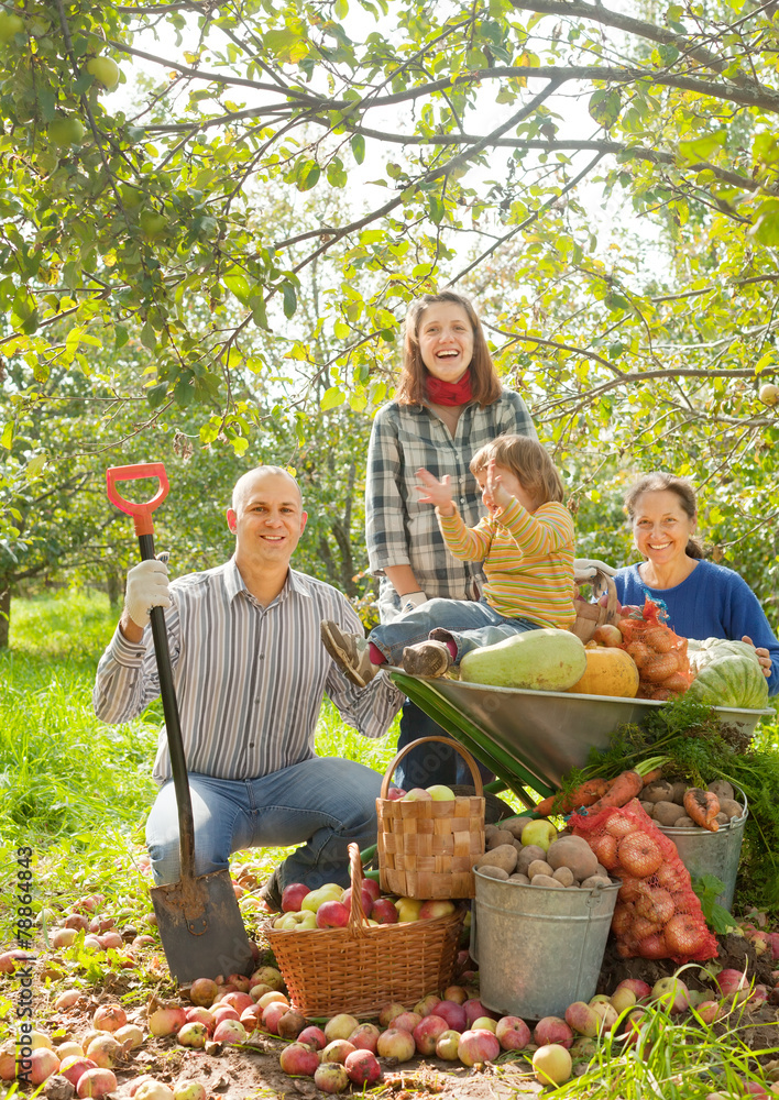 Obraz premium Happy family in garden