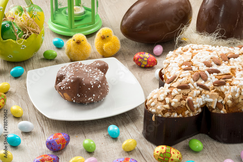 Fototapeta Naklejka Na Ścianę i Meble -  Colomba pasquale ambientata