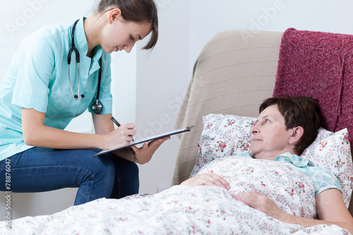 Cuadro en lienzo Physician doing medical interview
