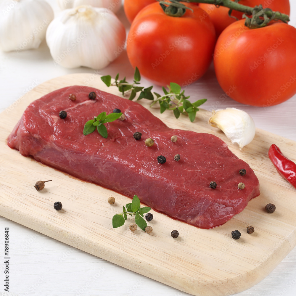 Rohes Rindfleisch Fleisch auf Küchenbrett