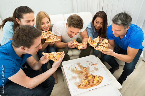 Wallpaper Mural Friends Eating Pizza Torontodigital.ca