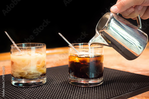 Preparation of white russian cocktails