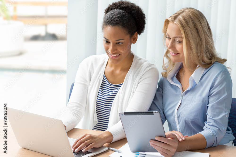 Obraz premium Let's compare what we have