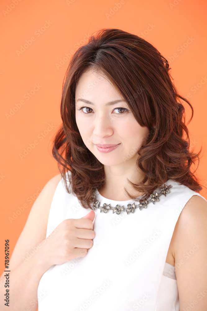 女性・オレンジバック 女性・オレンジバック