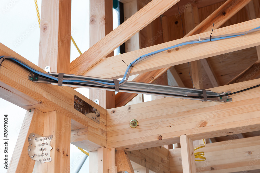 Fototapeta premium 建設中の木造住宅 補強金具