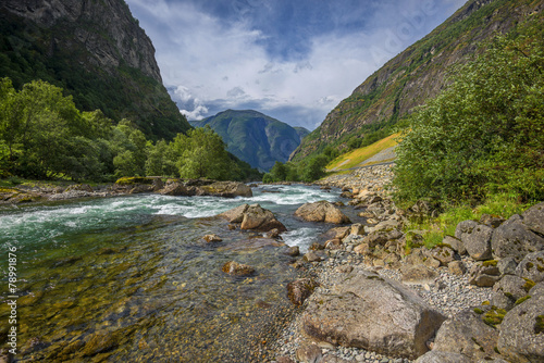 Fototapeta Naklejka Na Ścianę i Meble -  Norwegia ,  góry, krajobraz wiejski