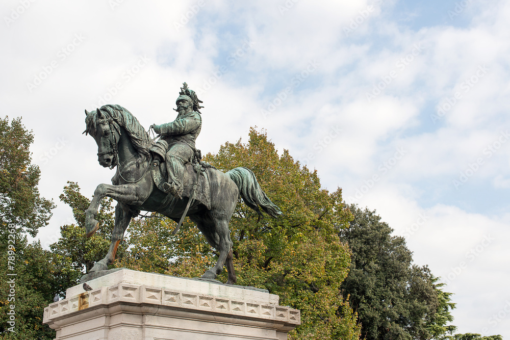 Statua di Vittorio Emanuele II, Piazza Brà, Verona