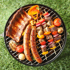 Stickers Grill / Barbecue Vleesschotel op zomerse barbecue  © exclusive-design