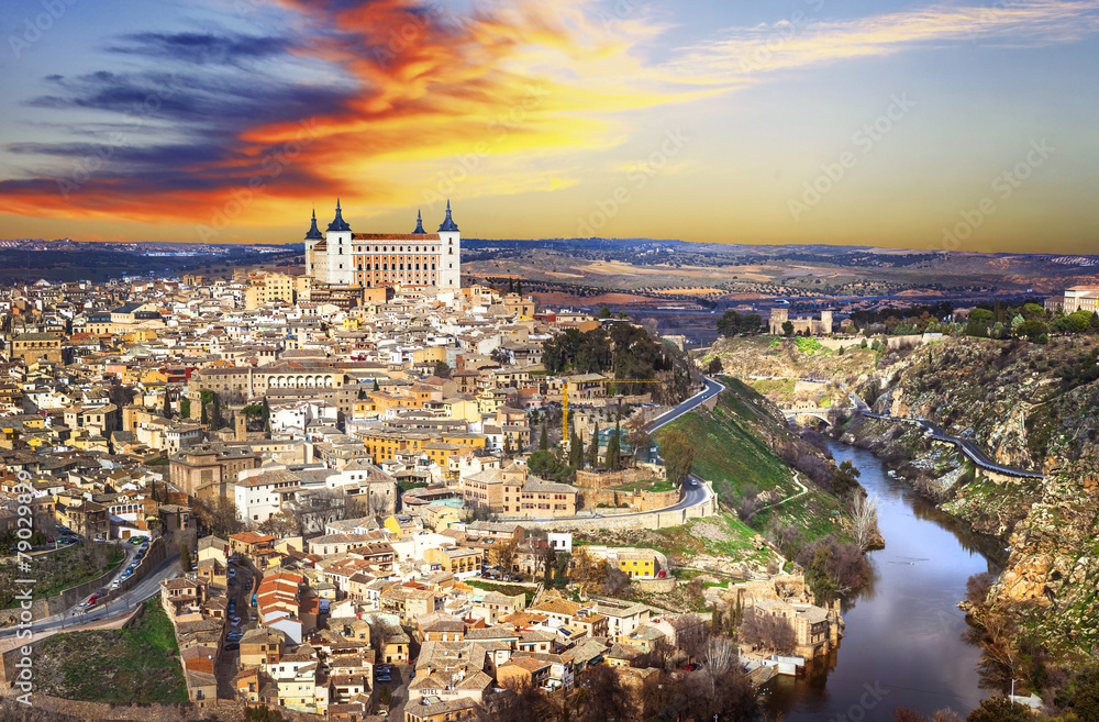 beautiful sunset over old Toledo, Spain - obrazy, fototapety, plakaty 