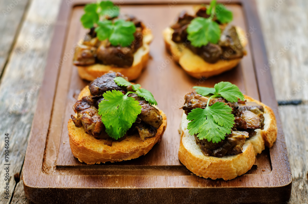 bruschetta with roasted mushrooms