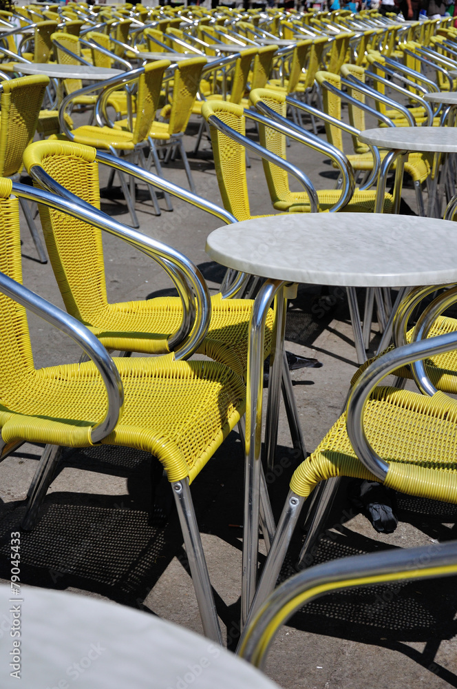 Restauracja , ogródek letni. Restauracja , ogródek letni.