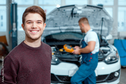 Obraz na plátne Car mechanic at the service station