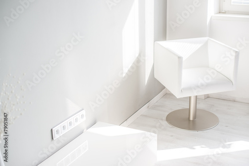 Obraz na płótnie luxury living room with white chair w salonie