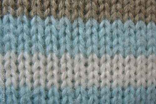 Уютное вязание из шерстяной нити photo