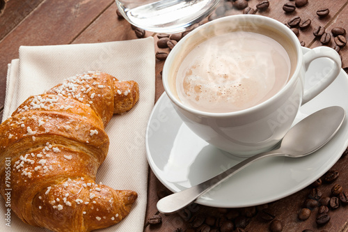 Fototapeta Naklejka Na Ścianę i Meble -  Cappuccino with croissant