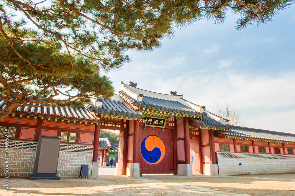Obraz premium Hwaseong fortress in Suwon,Famous in Korea.